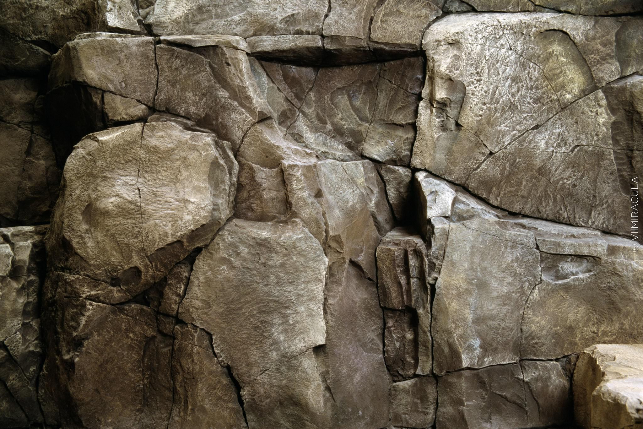 Рельеф скалы. Скала артбетон. Стена скала из артбетона. Неолит камень. Имитация каменной скалы.