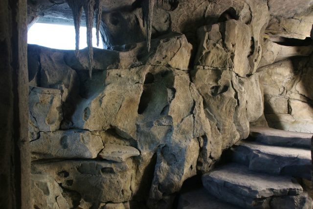 создание искусственной пещеры из арт-бетона
