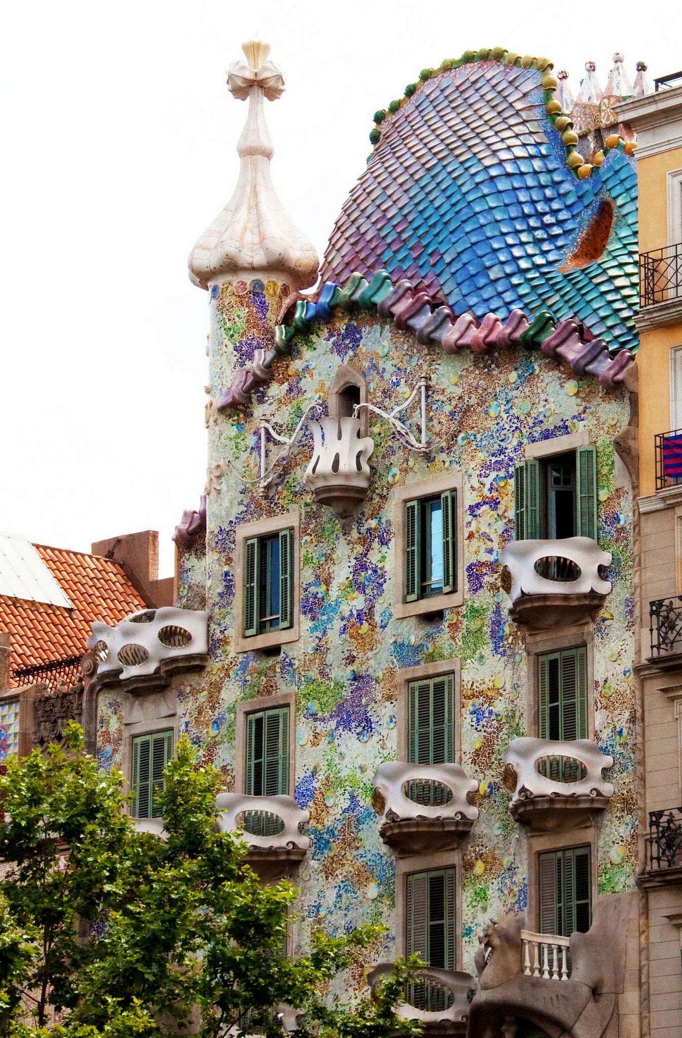 Дом архитектора Антонио Гауди Casa Battlo в Барселоне