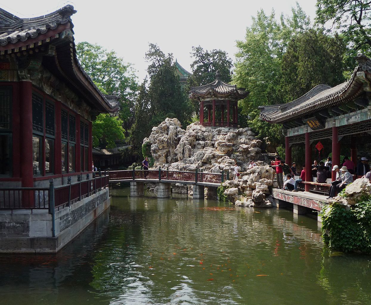 Парк Бэйхай или Императорский сад в Пекине