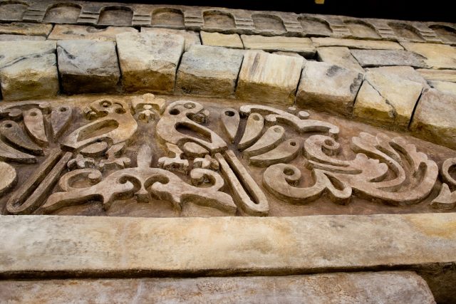 Средневековые орнаменты в бетоне