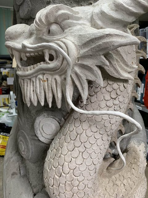 Скульптура дракона в восточном стиле