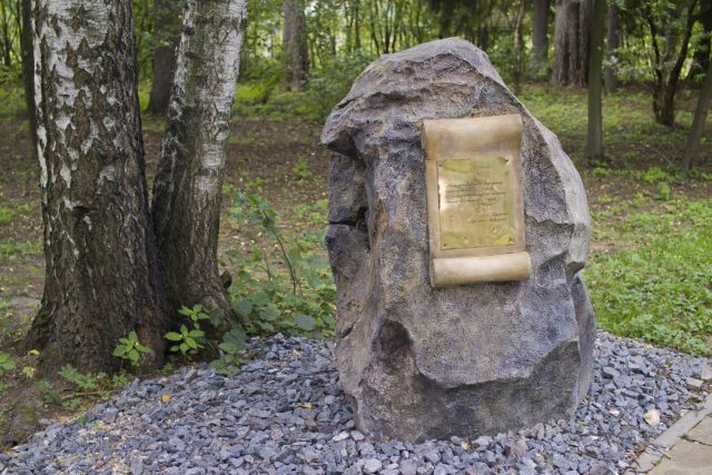 Ландшафтная скульптура камня-валуна