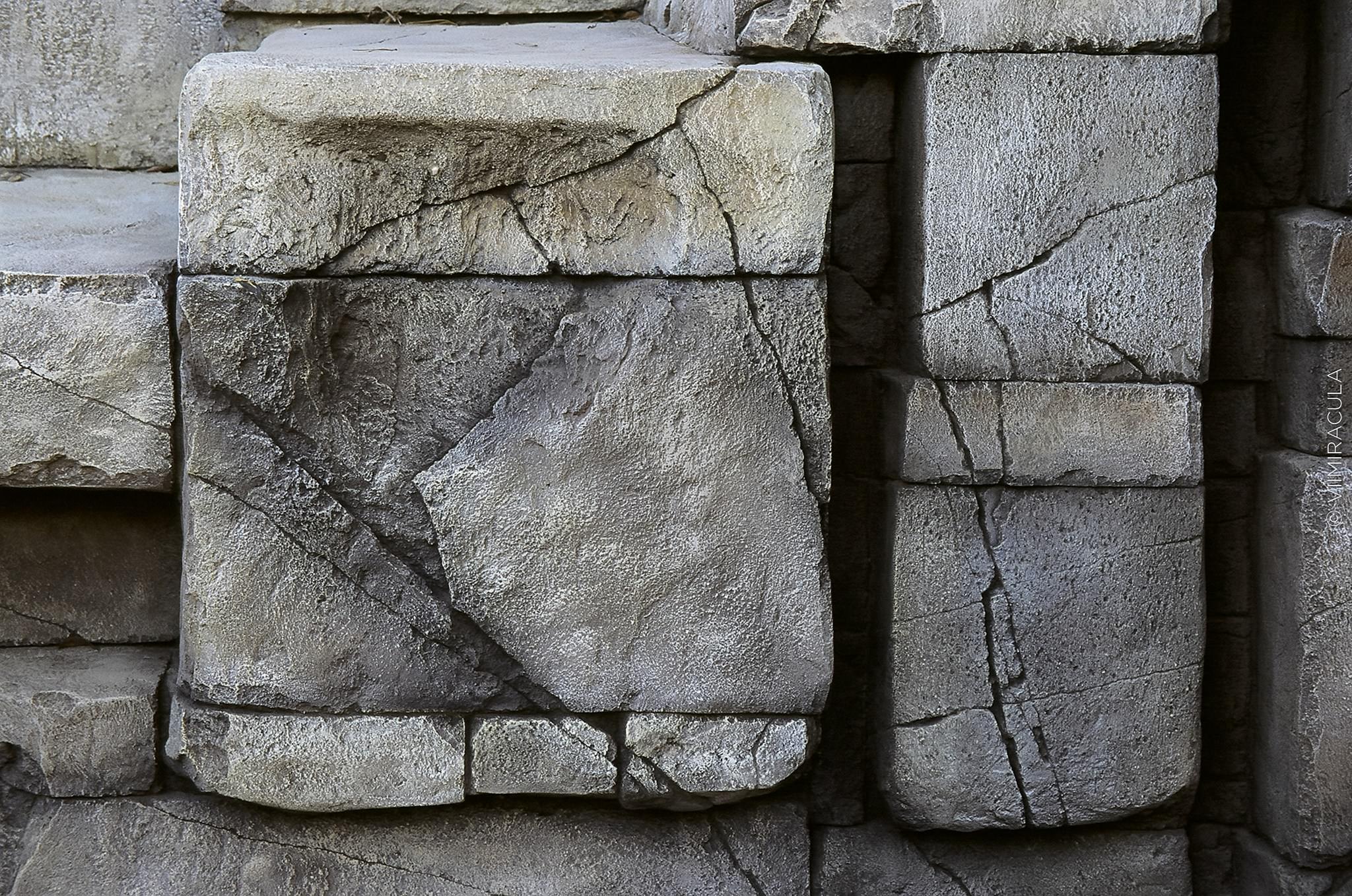 Concrete stone. Артбетон греческий камень. Имитация камня. Имитация дикого камня. Камни из архитектурного бетона.