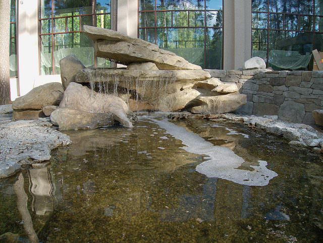 Водопад из искусственного камня